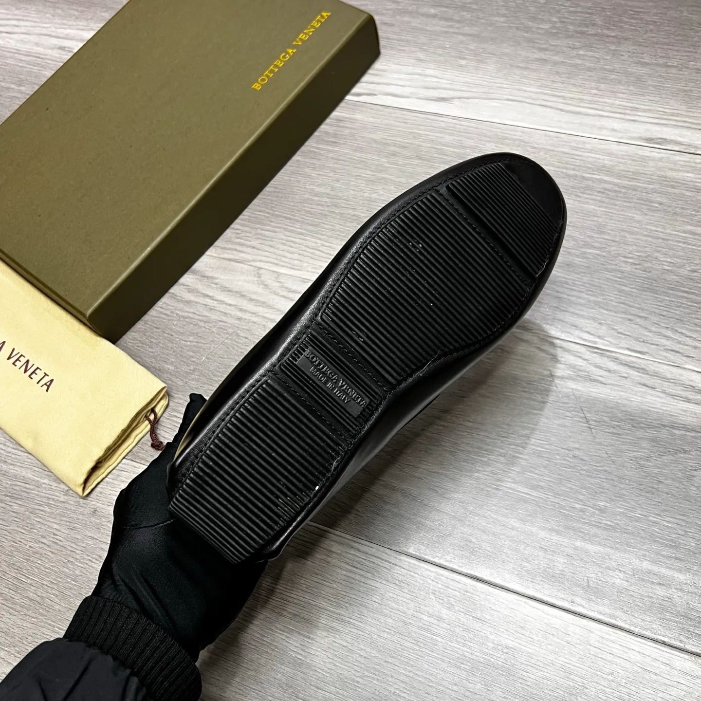 Factory price 480 BV〰️Purely handmade classic men's beanie shoes👉👉driving shoes, slip-on shoes, woven with cowhide imported from Italy, 💕water-dyed cowhide lining, 🔊original outsole, waterproof platform design, comfortable on the feet. A good choice for traveling and driving, two colors available, code number: 38-44, (45 can be customized)